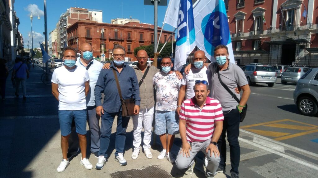 Ex Onpi Bari, protesta davanti al Comune. Caprio (Ugl): “Lavoratori stremati 40 famiglie abbandonate”
