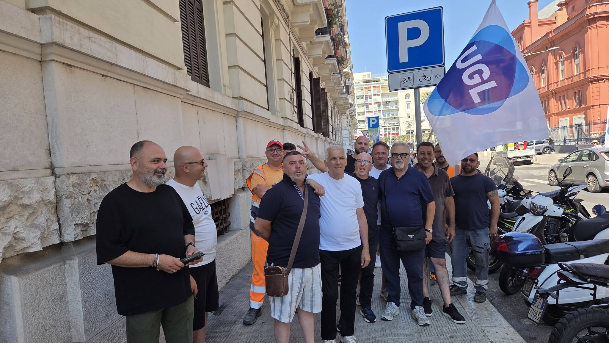 Ugl protesta davanti ad Acquedotto Pugliese: “A rischio circa 40 lavoratori”